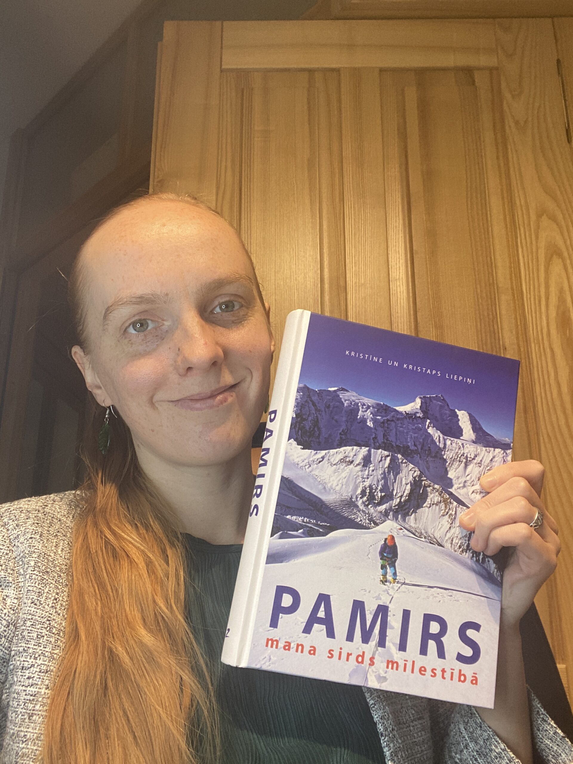 Silvija Ozola ar grāmatu "Pamirs mana sirds mīlestībā"